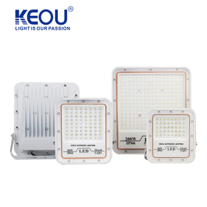 Белый прожектор с алюминиевым корпусом с аэрозольной краской