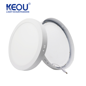 Aufputzmontierte runde Fl&auml;chenleuchte 