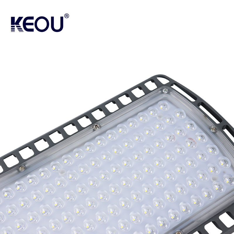 Linsenartige LED-Stra&szlig;enlaterne