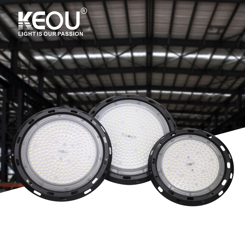 &Eacute;clairage pour grande hauteur &agrave; conception de lentilles connect&eacute;es